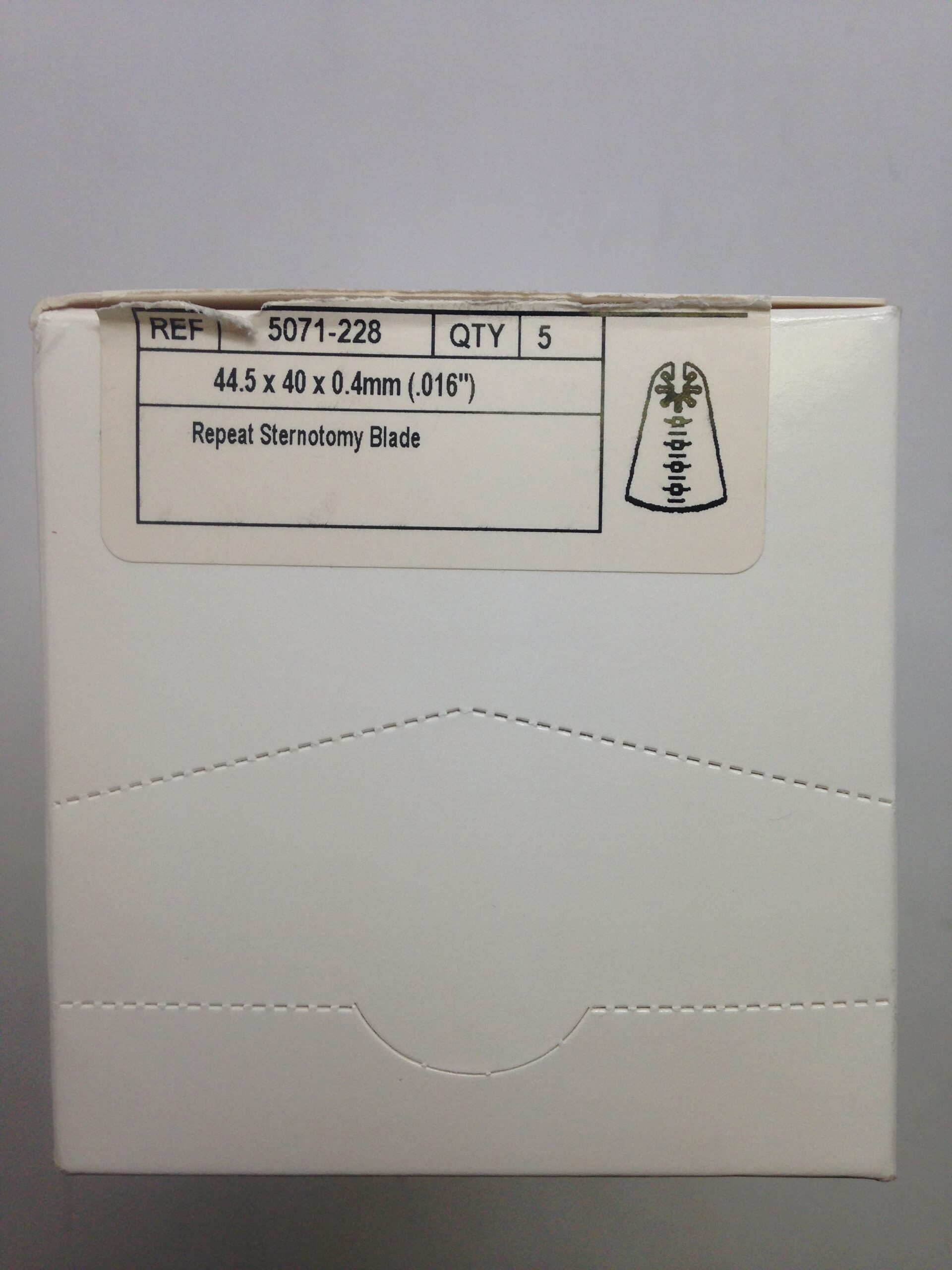 CONMED 5071-228 Repeat Sternotomy Blade, 44.5 x 40 x 0.4mm (5/Box 